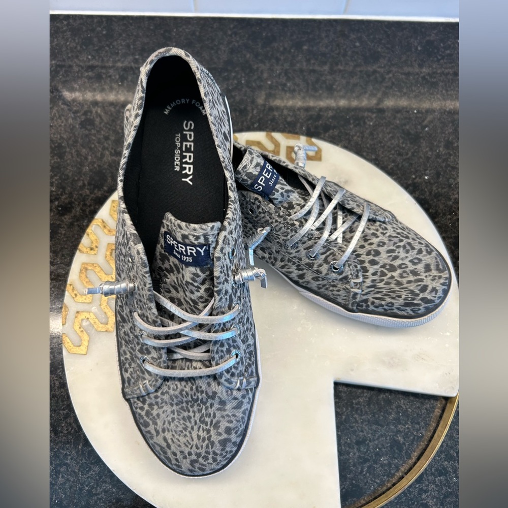 Sperry Seacoast Topsider size 6